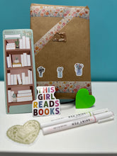 Load image into Gallery viewer, Blind Date with a Book (Thriller)